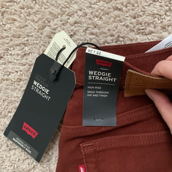 Levi’s Wedgie Straight Corduroys Size 25x28 - Picture 4 of 6